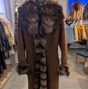 Luxurious Brown Fur-Trimmed Cape